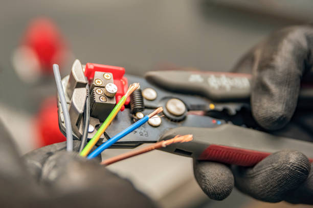 Best Circuit Breaker Repair  in Fabens, TX